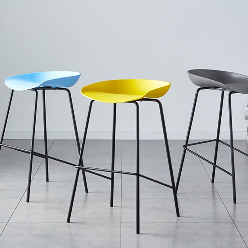 Contemporary Low Back Armless Bar Stool Plastic Bar Stool with Metal Legs Clearhalo 'Bar Furniture' 'Bar Stools' 'bar_stools' 'furn' 'furn_bar_stools' 'Furniture' 'Kitchen & Dining Furniture' 1200x1200_21299d50-3422-48d9-9338-35534db58ce9