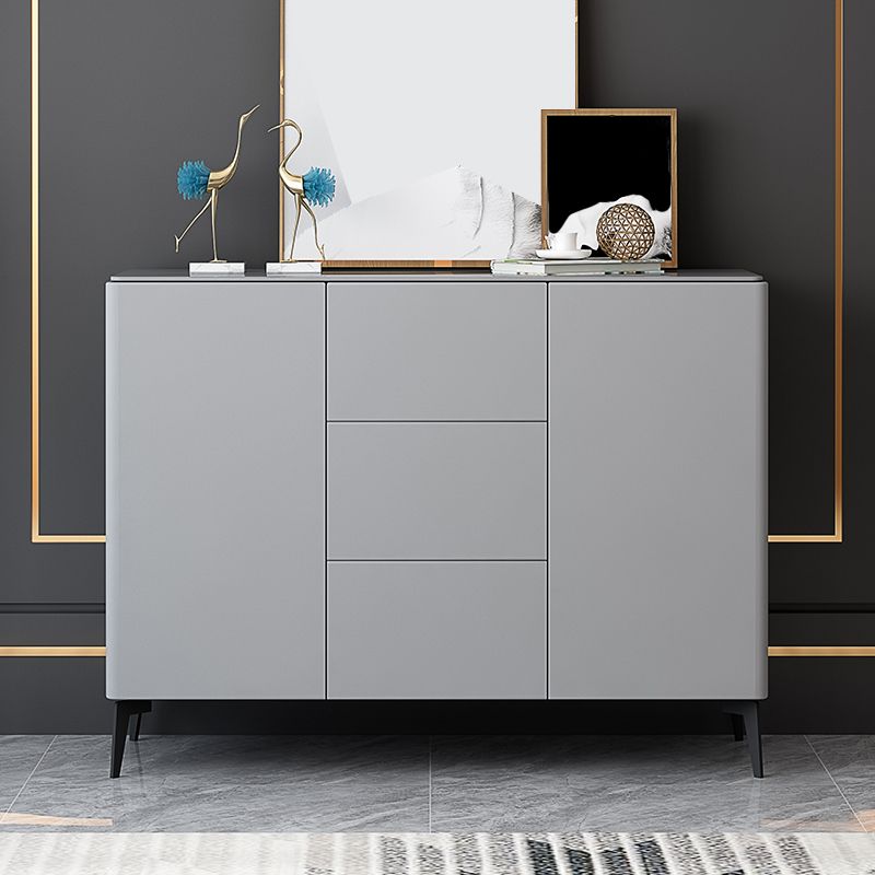 Cuffe da pranzo in legno in stile glam con armadi e cassetti