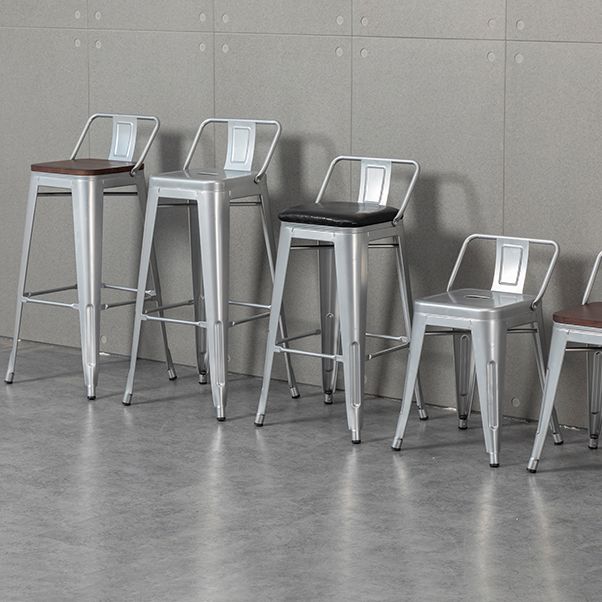 Sgabello da bar a 4 gambe in ferro da bar in legno industriale per interno