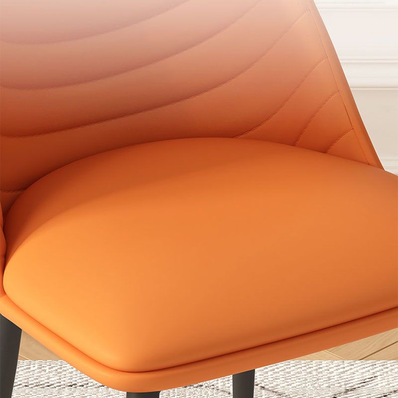 Eigentijdse eet- en accentstoelen matte afwerking leer gebogen Parsons stoel