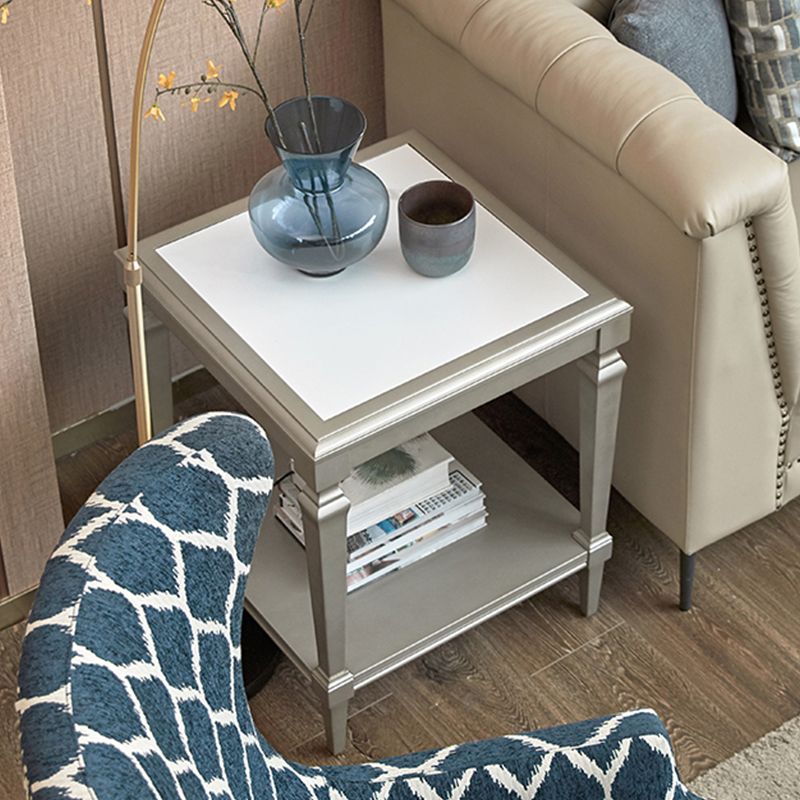 25,6 "" Table à bois carré de table latérale supérieure Sliver 4 jambes Table de bout avec étagère