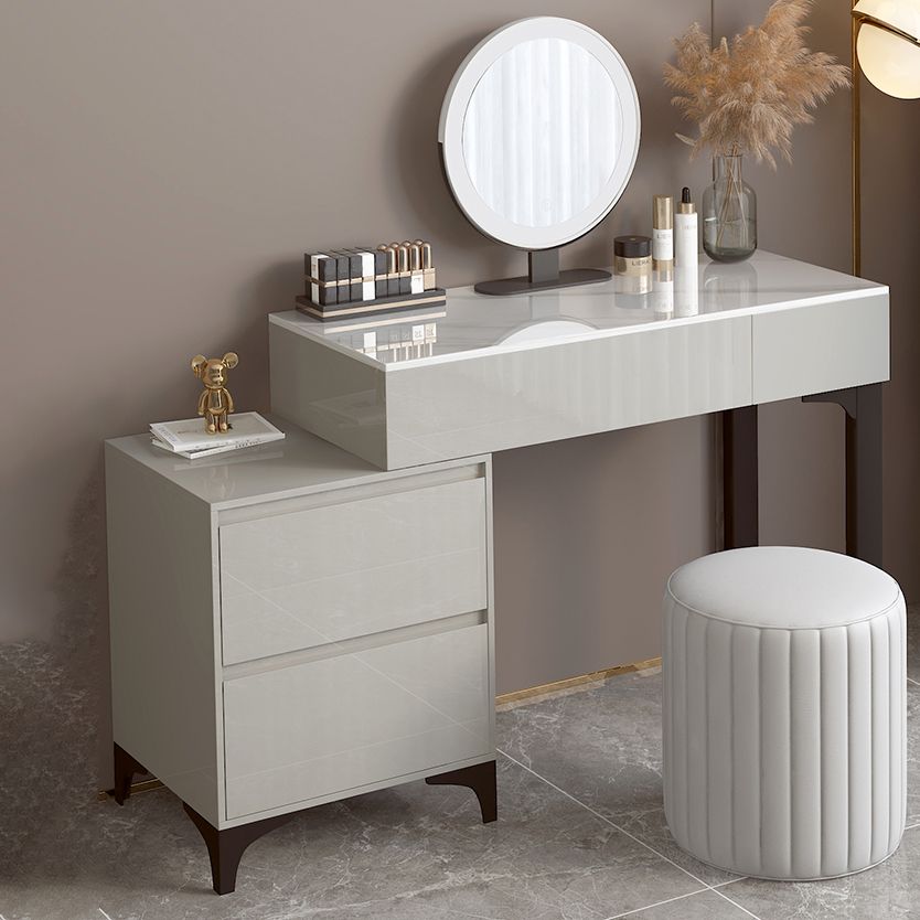 Zeitgenössischer grauer Make -up -Tisch mit Schubladen 14,96 W x 29,52 "H für Schlafzimmer