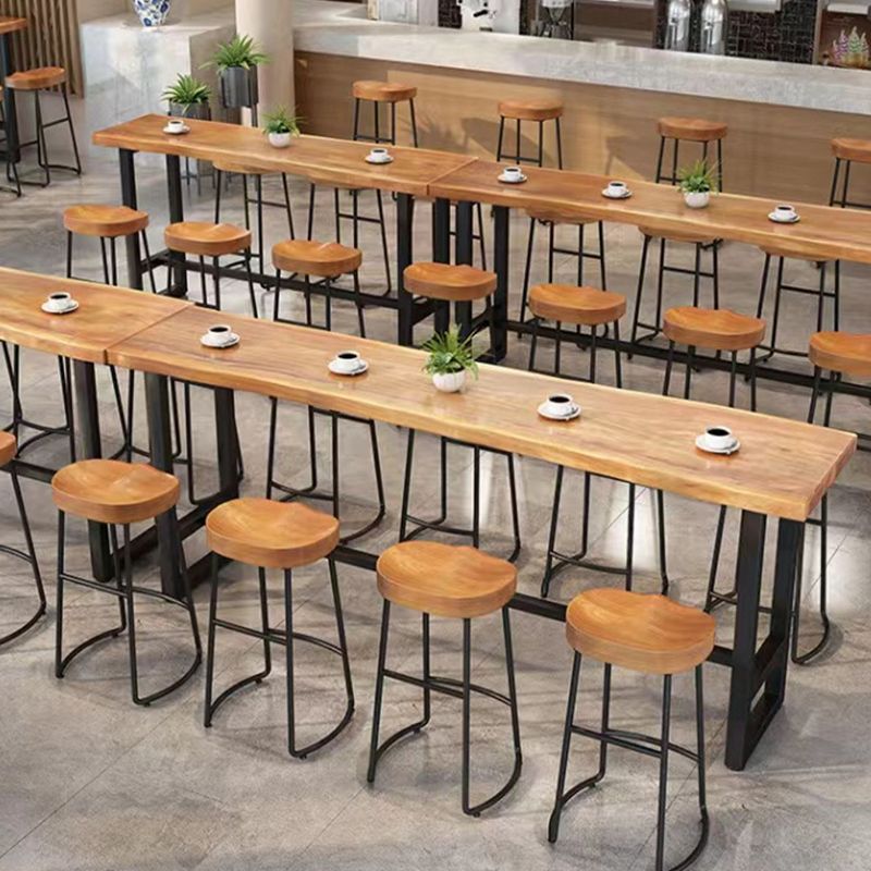 Mesa de bar rectangular industrial con altura de barra de madera maciza con base de caballete