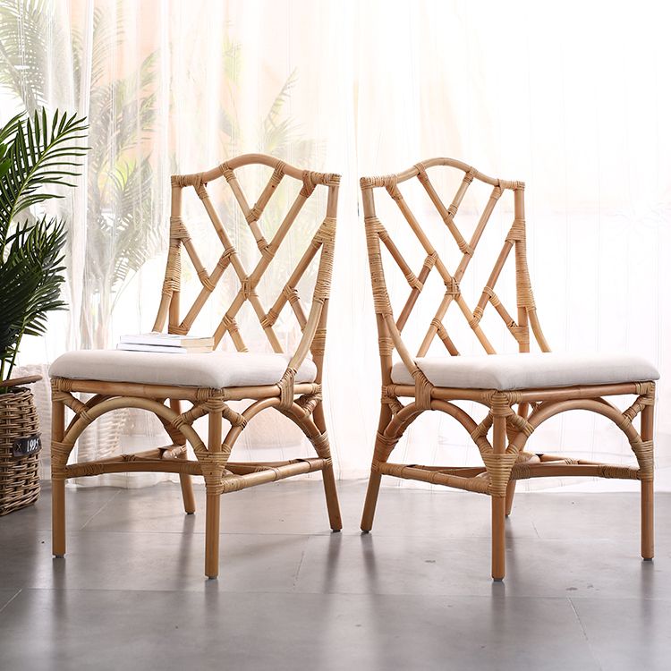 Moderne overdekte rieten kruisback -bekledde eetkamerstoel