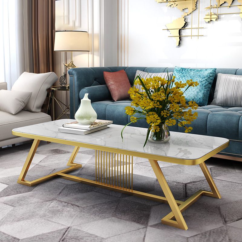 Tavolino in stile glam con base di cavalletto e top in marmo nel rettangolo