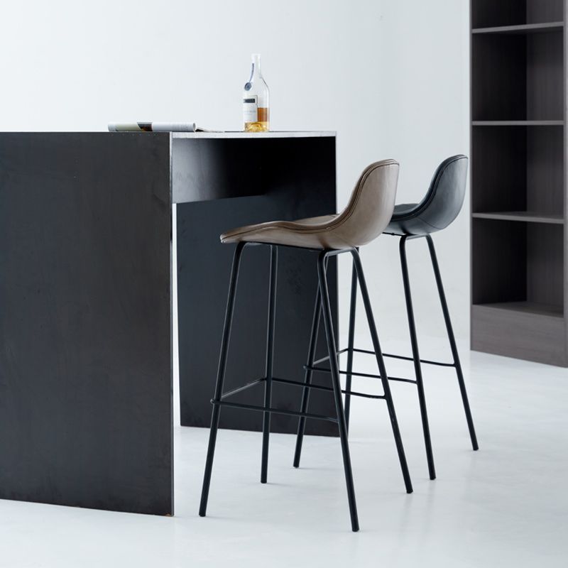 Tabouret de bar moderne en faux cuir, tabouret d'intérieur à dossier bas avec pieds en métal