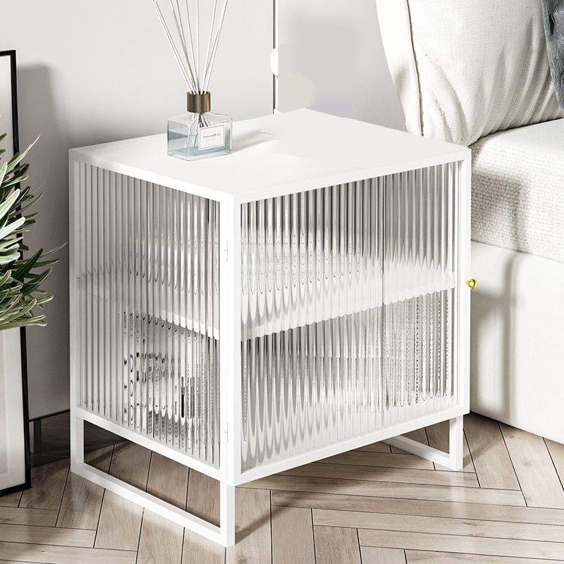 Moderna cama de metal nocturno patas de 1 estante incluida gabinete de cama