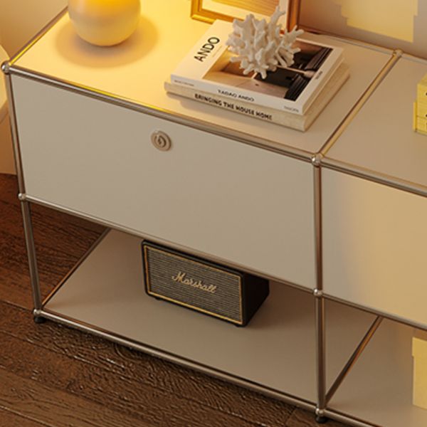 Plate-forme blanche de style moderne.