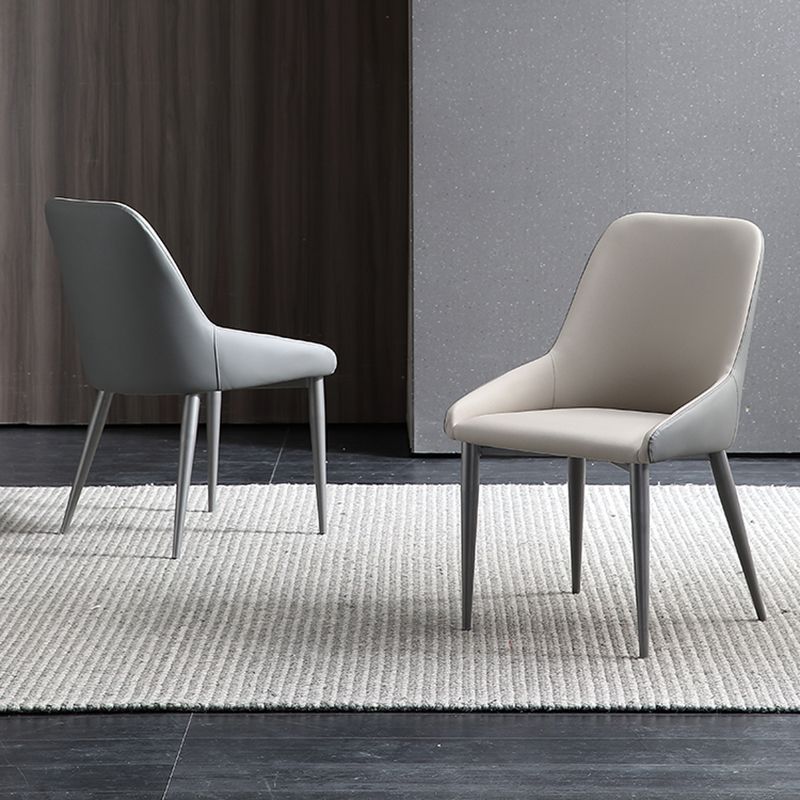 金属製の脚のキッチン用の現代的なダイニングチェアアームサイドチェア