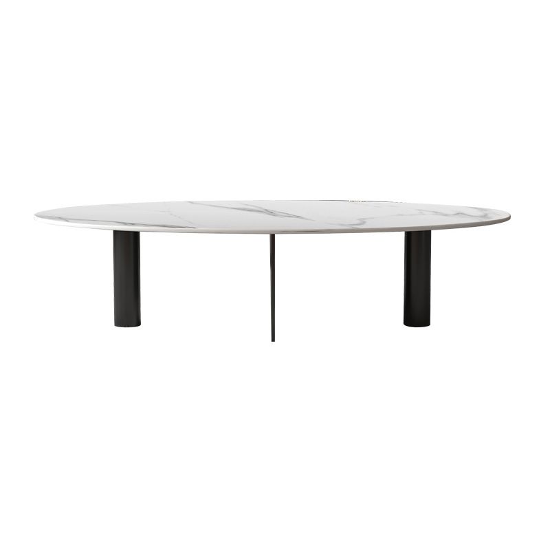Glamouröser Couchtisch mit ovaler Steinplatte und Cocktailtisch mit 3 Beinen aus Metall