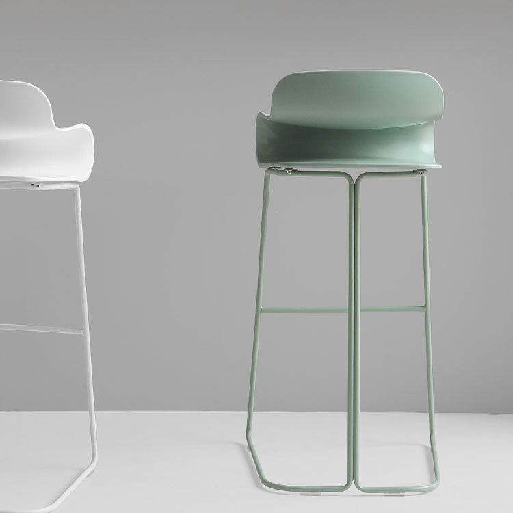 Eigentijdse plastic barkruk lage rugkruk met metalen basis voor woonkamer