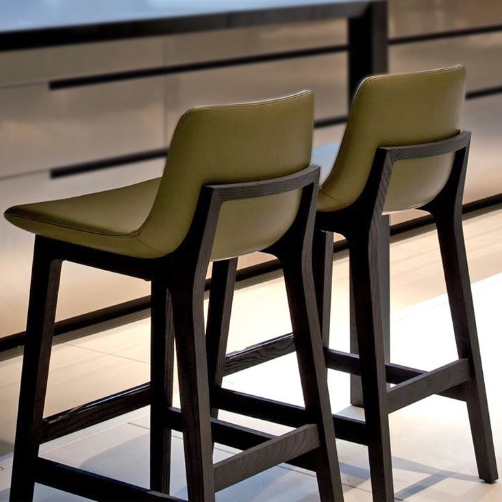 Scandinavische binnenbarkrukken massieve houten kruk met voetsteun