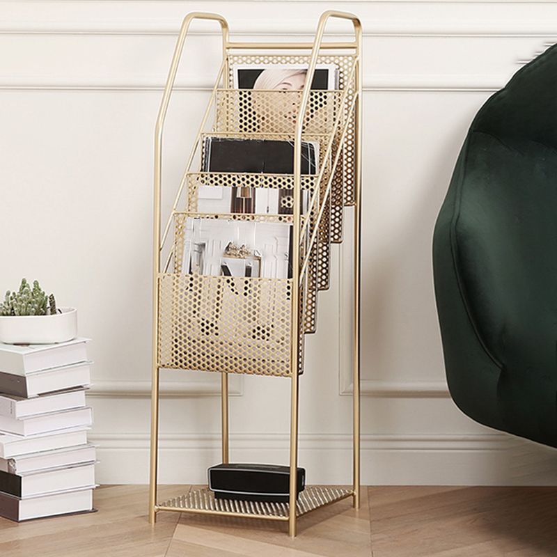 Libreria in metallo verticale in stile moderno con scaffali