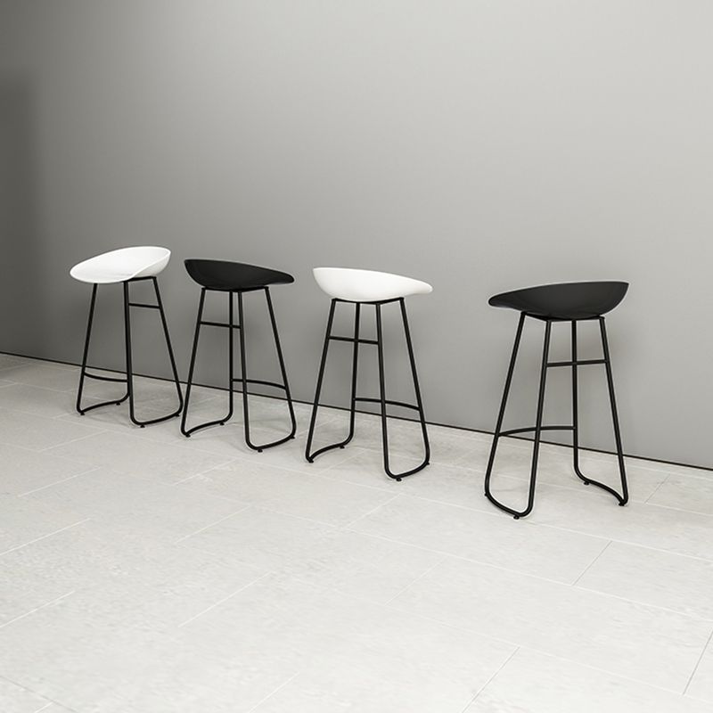 Industrial Armless Bar Stool Plastic Dining Stool with Metal Base Clearhalo 'Bar Furniture' 'Bar Stools' 'bar_stools' 'furn' 'furn_bar_stools' 'Furniture' 'Kitchen & Dining Furniture' 1200x1200_23cbc8ee-3583-4e37-9263-e118e45a69e2