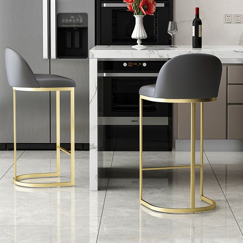 Glam Grey Metal Barstool Faux Cuero Tapato tapizado con base de oro con base de oro