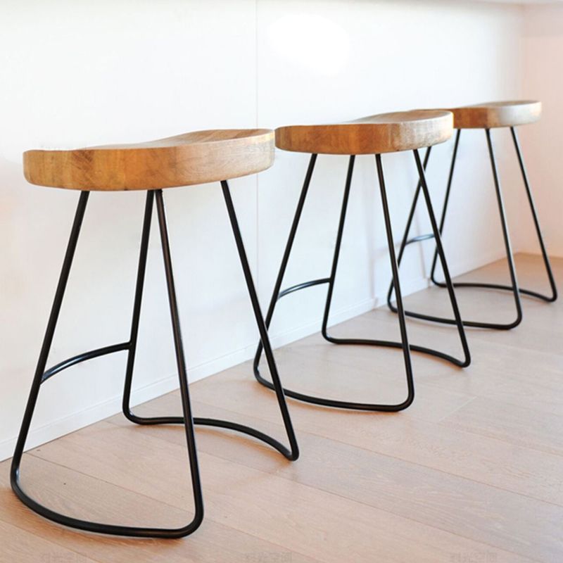 Modern Armless Backless Counter Stool Iron Cafe Bar Stool with Wooden Seat and Pedal Clearhalo 'Bar Furniture' 'Bar Stools' 'bar_stools' 'furn' 'furn_bar_stools' 'Furniture' 'furniture_bar_stools' 'Kitchen & Dining Furniture' 1200x1200_24200138-687d-4e76-b8b6-2313379557ed