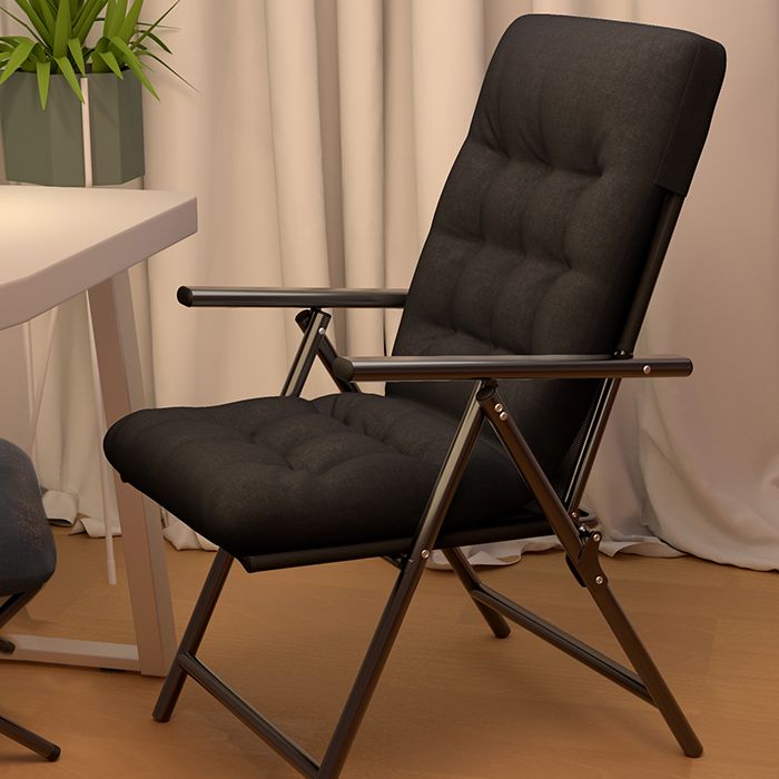 Sedia a poltrona contemporanea con poggiapiedi estesi e cuscini rimovibili