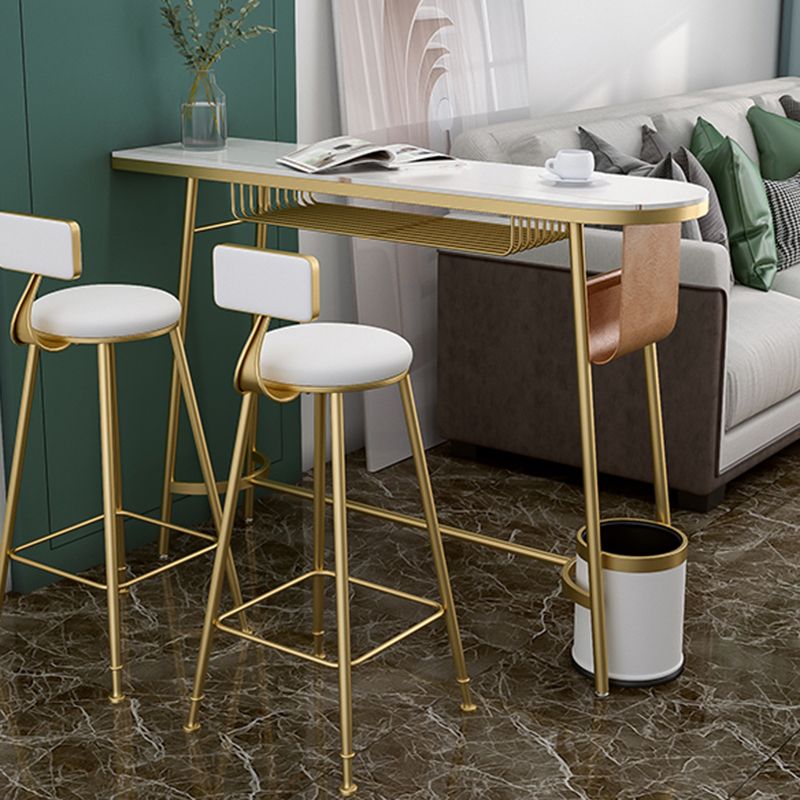 Scriva da bar del bistrot bar tradizionale in pietra di lussuoso bar con base di cavalletto