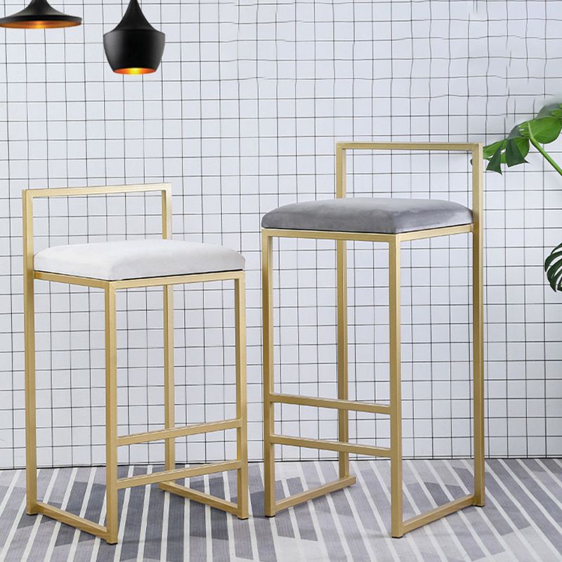 Modern Style Metal Bar Stool with Footrest and Low Back Bistro Bar Stool for Kitchen Clearhalo 'Bar Furniture' 'Bar Stools' 'bar_stools' 'furn' 'furn_bar_stools' 'furniture_bar_stools' 'Kitchen & Dining Furniture' 'kitchen&dining_furn' 'kitchen' 'kitchen_furn' Furniture' 1200x1200_25394128-ea9f-4c2a-89fb-101bc814f3ee