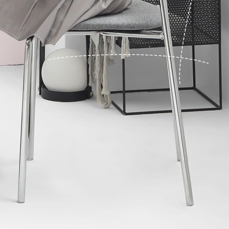 Moderne stijl gestoffeerde armloze stoel lederen eetkamerstoel met metalen basis