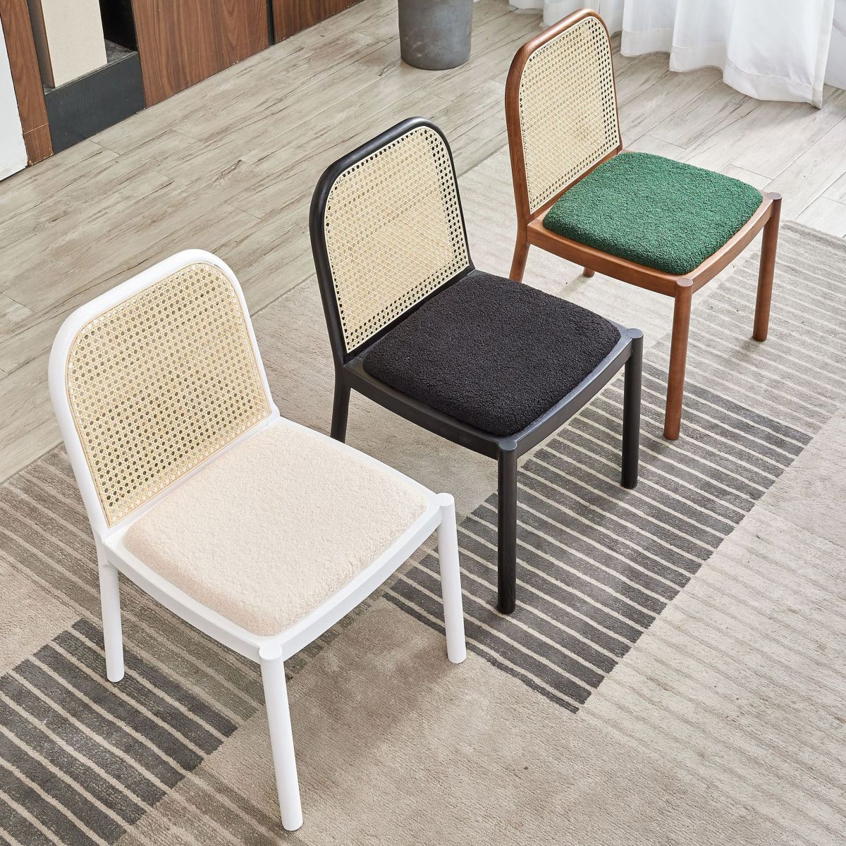 Sedia da pranzo imbottita tradizionale sedia in legno massiccio