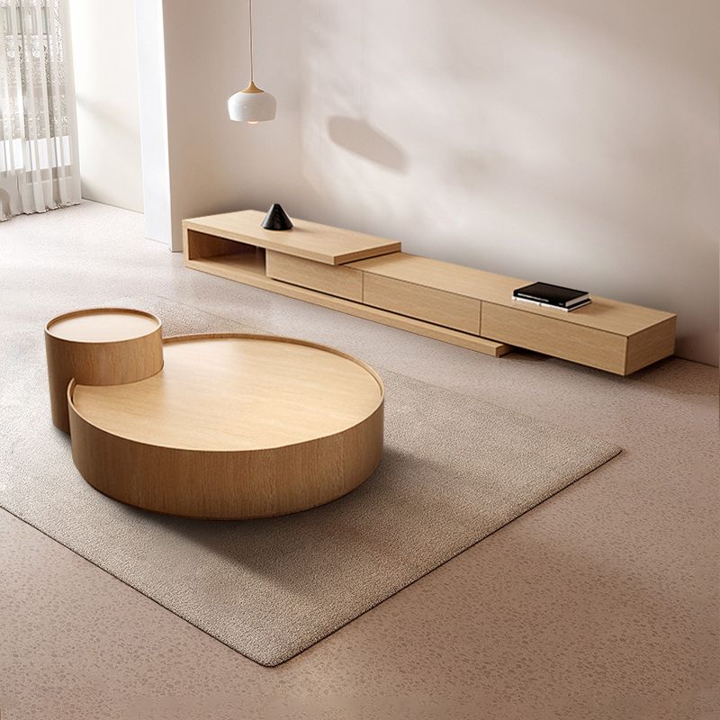 無地の木材のライトブローントレイトップコーヒーまたはエンドテーブル