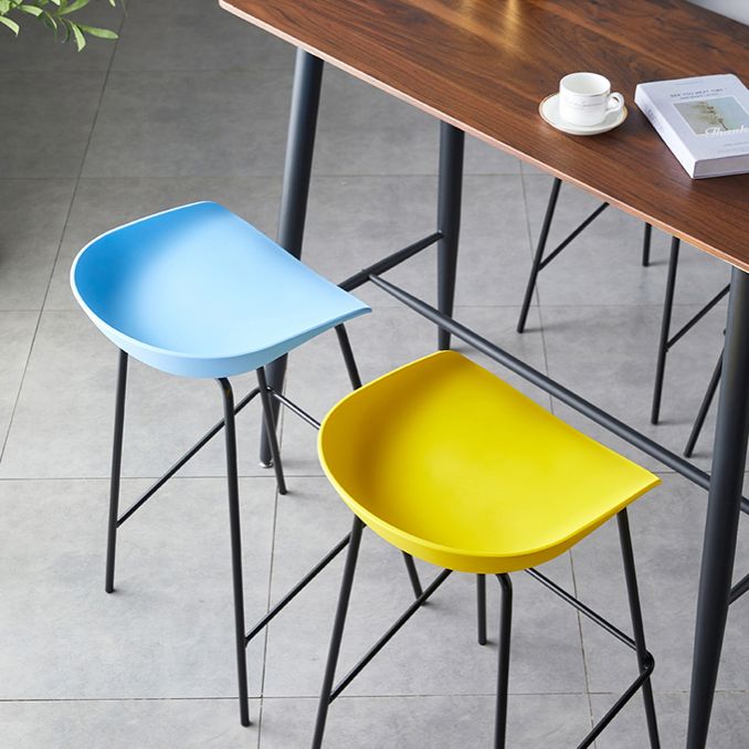 Modern Bar Stool Armless Plastic Indoor Barstool with Footrest Steel Base Clearhalo 'Bar Furniture' 'Bar Stools' 'bar_stools' 'furn' 'furn_bar_stools' 'furniture_bar_stools' 'Kitchen & Dining Furniture' 'kitchen&dining_furn' 'kitchen' 'kitchen_furn' Furniture' 1200x1200_25c10532-e92b-405b-8314-4f27a72e912b