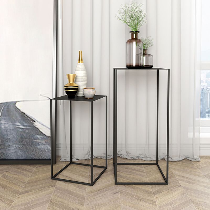 中世のモダンサイドテーブルスクエアメタルテーブルフレームベースデザイン