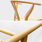 Silla de respaldo moderna de reposabrazos con patas de madera para el comedor