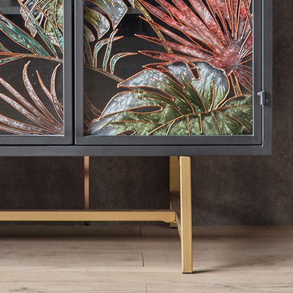 Ormat per la sala da pranzo in vetro in legno tradizionale.