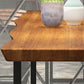 Mesa de bar de madera maciza especializada Mesa de bar de pub industrial marrón con base de trineo