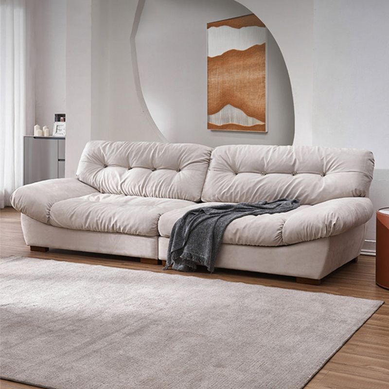 Sala de estar moderna de cojines blancos