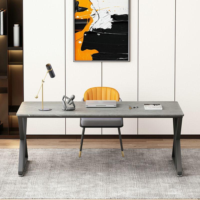 Scrivania industriale di scrittura di marmo home office con gambe in slitta in metallo