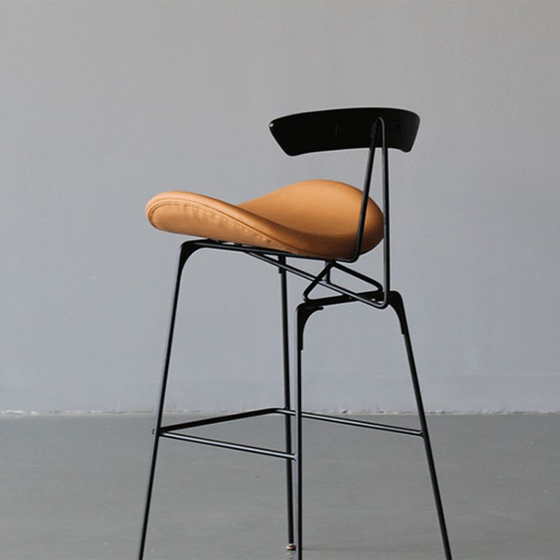 Sgabello da poggiapiedi con pista da bassista in pelle bassa in metallo contemporaneo in metallo in metallo con finitura opaca