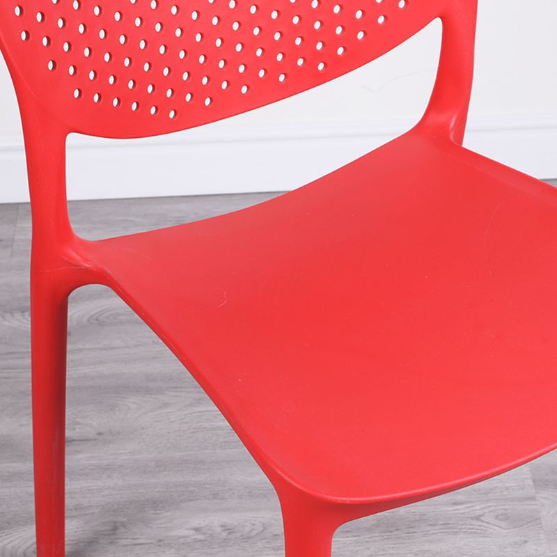 Chaise latéral d'empilement en plastique de style moderne