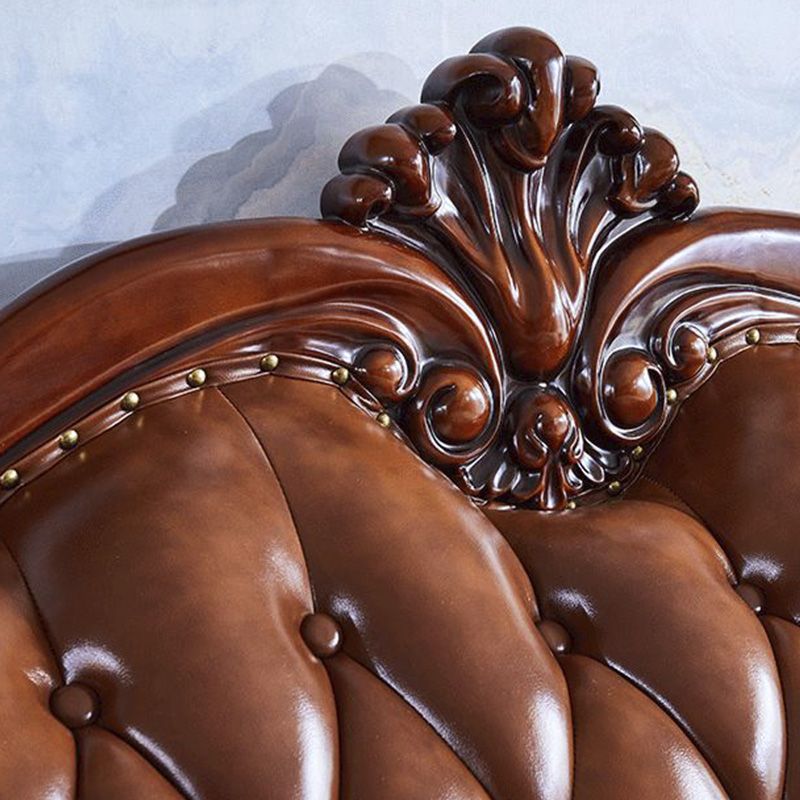 茶色の枕が付いた伝統的な房状のスプリットバック座席フレアアームソファ