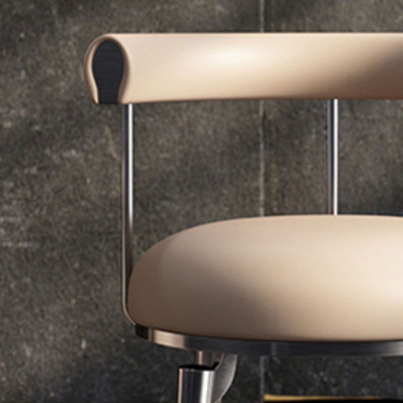 Silla de brazo tapizada estilo glamour de comedor abierto con patas de metal