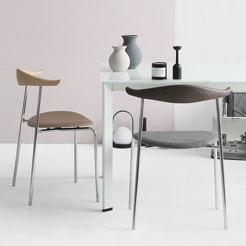 Moderne stijl gestoffeerde armloze stoel lederen eetkamerstoel met metalen basis