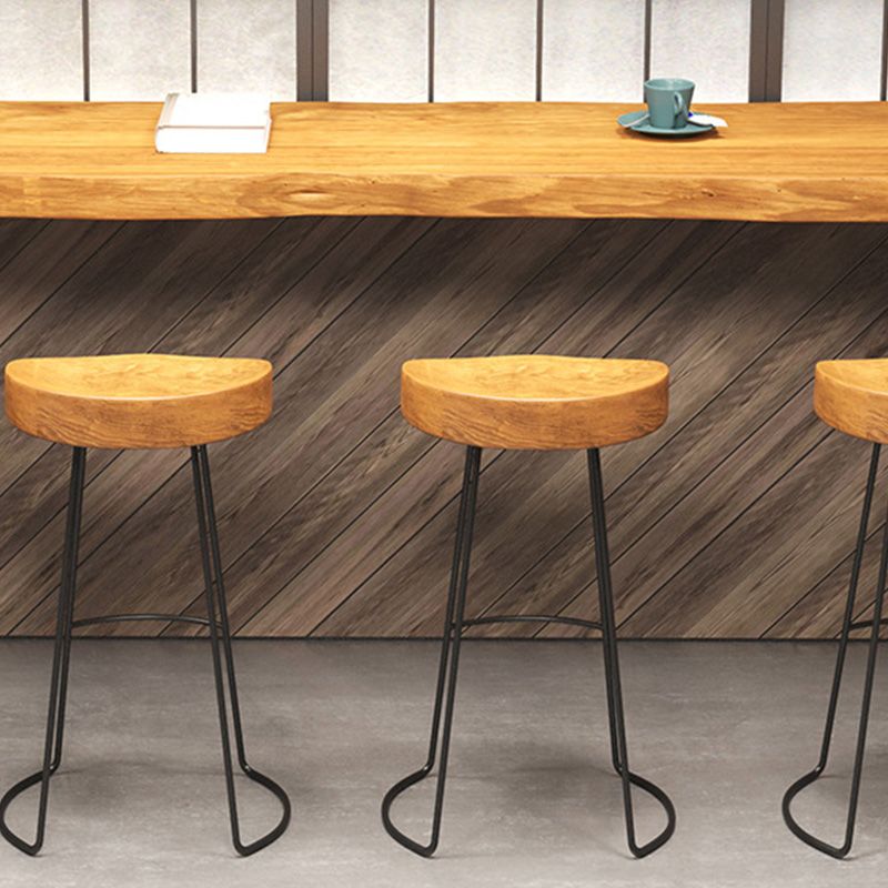 Mesa rectangular con altura de barra de madera maciza de 41,3" de alto con base de metal