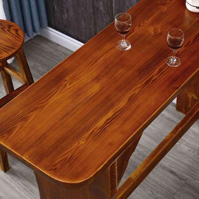 Table de bistro en bois de pin marron avec support à vin, table de pub pour bar