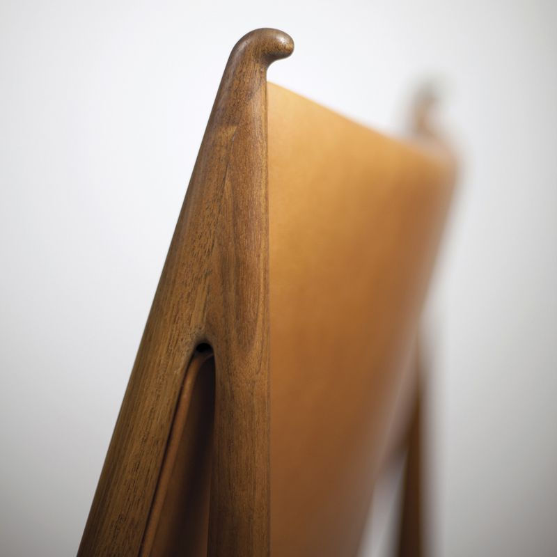 Legno massiccio contemporaneo e sedie da pranzo senza braccio in pelle finta