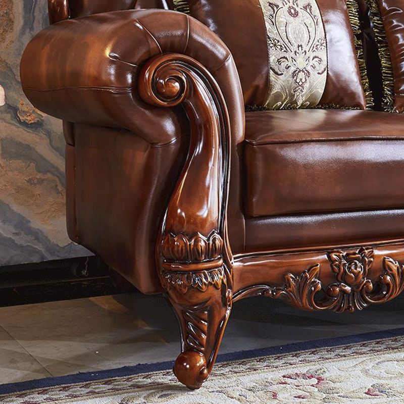 茶色の枕が付いた伝統的な房状のスプリットバック座席フレアアームソファ