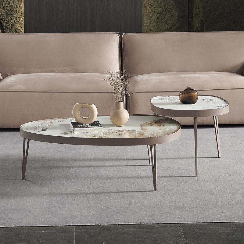 Mesa de cóctel geométrica contemporánea, mesas agrupadas de piedra con 3 patas