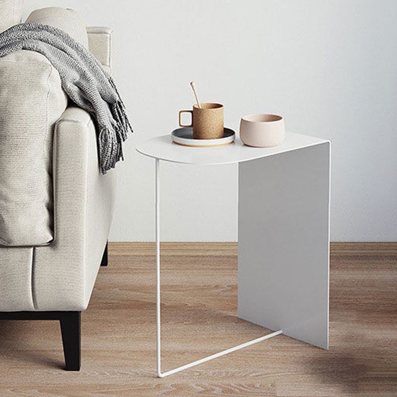 15,75 "w x 11,81" d x 19,69 "tavolo laterale di metallo h tavolo da estremità geometrica semplice