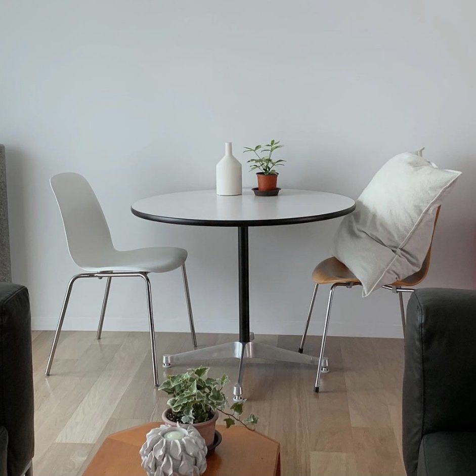 Metal Contemporary Round Dining Table Manufactured Wood Dining Table with Pedestal Clearhalo ' dining_table' 'Dining Tables & Seating' 'Dining Tables' 'Furniture' 'furniture_dining_table' 'Kitchen & Dining Furniture' 'kitchen&dining_furn' 'kitchen' 'kitchen_dining_table' 1200x1200_29fbd256-a650-43c4-89c3-67b186df34ec