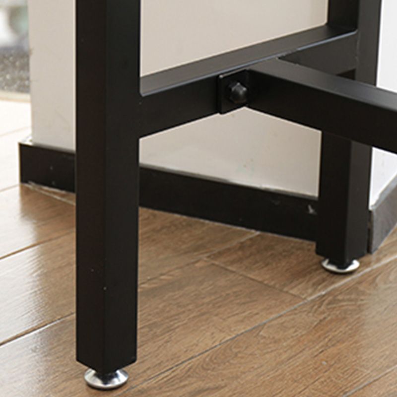 Industrial Bar Height Table Solid Wood Top Bistro Table with Black Base Clearhalo 'Bar Furniture' 'Bar Tables' 'bar_tables' 'furn' 'furn_bar_tables' 'Furniture' 'Kitchen & Dining Furniture' 1200x1200_2aabfa0a-3b0e-4e22-96cb-6334a6d2bb88