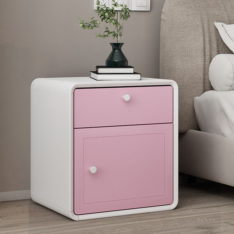 Nightand de lit en bois massif moderne 1 dessin du côté gauche du côté gauche table de nuit en bois avec porte