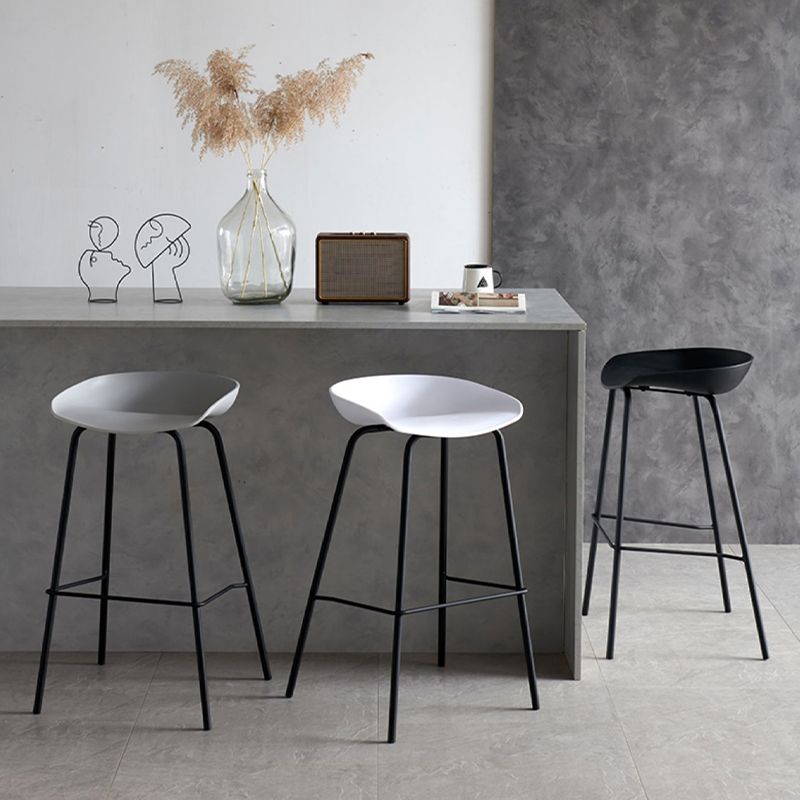 Industriële binnenplastic kuipstoelbalkruk met voetsteun