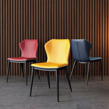 Sedia da pranzo in pentola in finta panoramica.