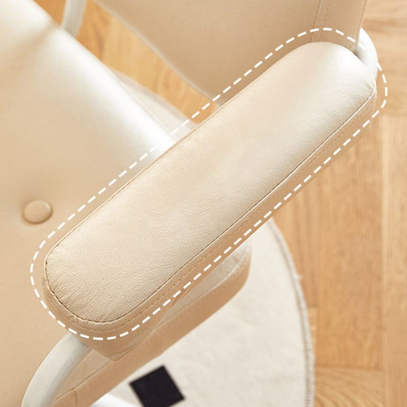 パッド入り腕モダンなスイベル椅子調整可能なシート高さのオフィスチェア付き車輪付き